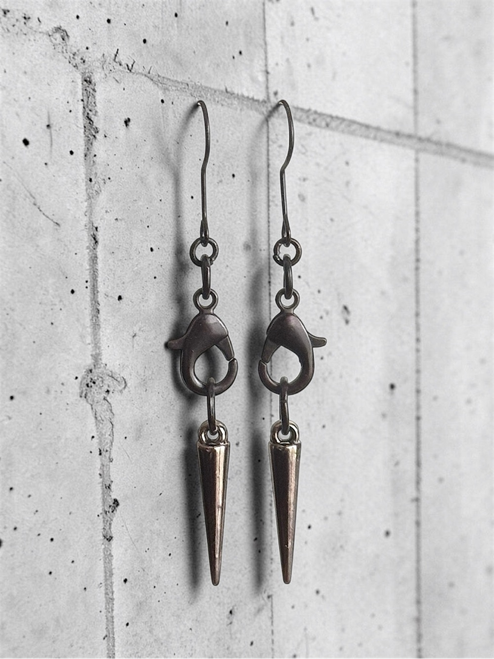 5 For $25💫Gunmetal Punk Spike Dangles With a Black Lobster Claw Accent Piece